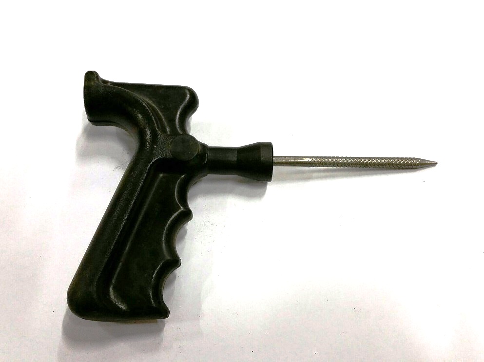 Karhennustyökalu renkaiden paikkaukseen.