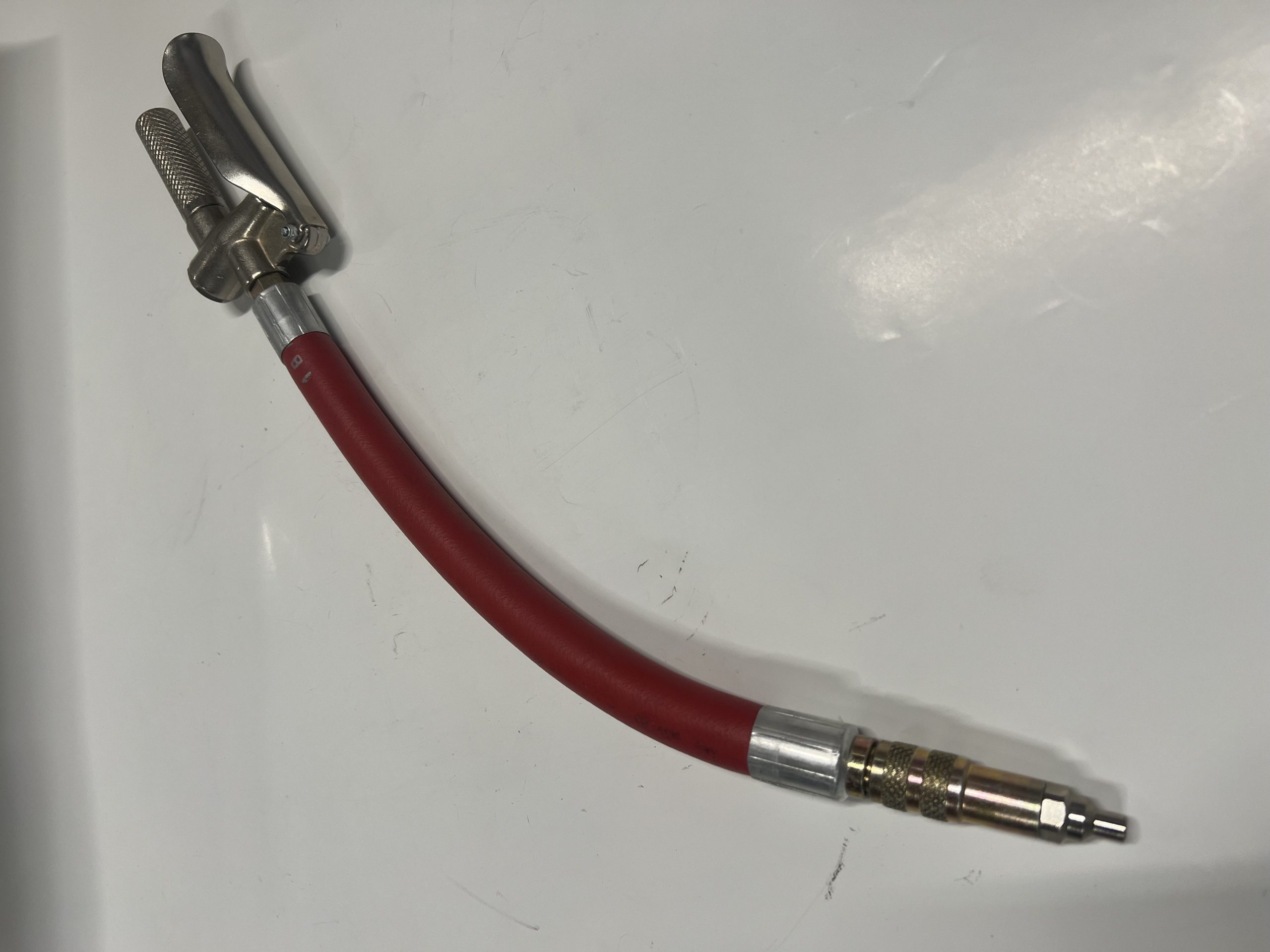 Öljynjakelupistooli tai letku