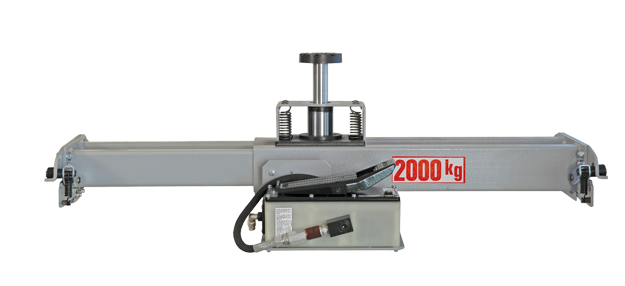 Keskeltä nostava ilmahydraulinen akselikevennin, joka sopii kaikenmallisten nostimien kaveriksi. Keskinostimen lisäksi lisävarusteena voit hankkia leveämmän nostopuomin.