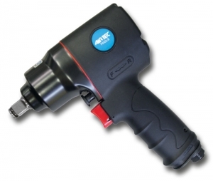 Airtecin 315 ½” komposiittimutteripyssy omaa erinomaisen paino / teho suhdanteen. Sen keveyden ja tehokkuuden lisäksi sitä on mukava käyttää ergonomisen muotoilunsa ansiosta. Twin hammer mekanismi.