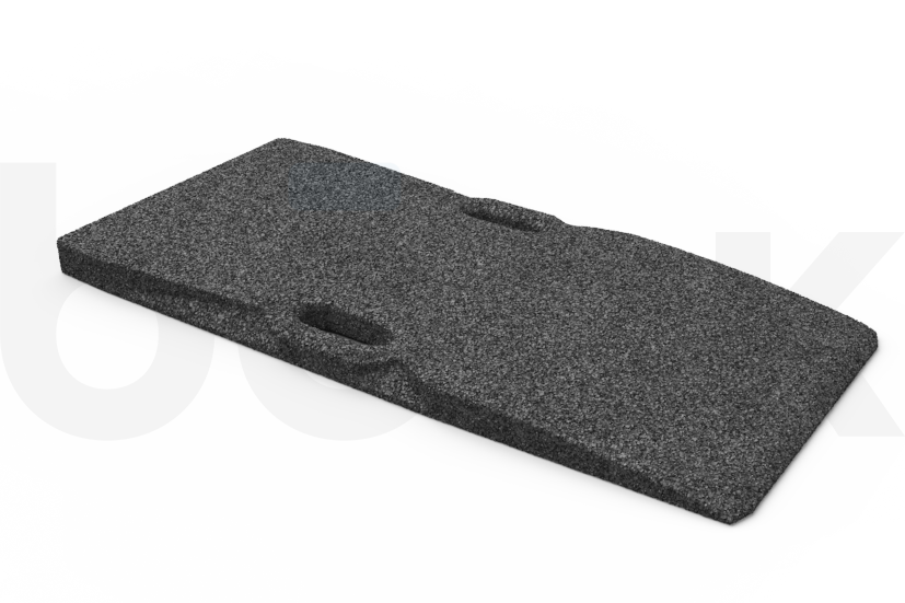 Kestävä, laadukkaasta materiaalista valmistettu kumiramppi, joka helpottaa matalien ajoneuvojen nostimelle ajoa.